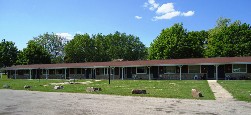 Spinning Wheel Motel Baraboo Exteriör bild